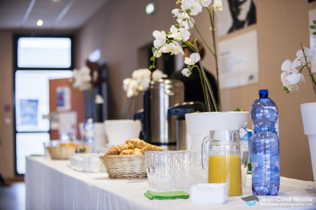 Buffet petit-déjeuner lors d'un séminaire durant la semaine européenne de la réduction des déchets par l'ADEME.